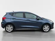 Ford Fiesta 1.1 Trend | Trekhaak | All Season Banden | Parkeersensoren Achter | Navigatie | Cruise Control | Voorruitverwarming | Airco | Apple Carplay & Android Auto | Bovag Garantie