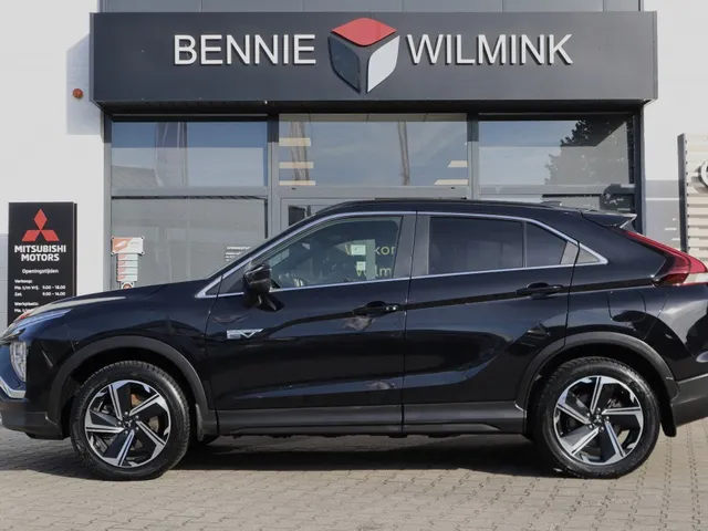 Mitsubishi Eclipse Cross 2.4 PHEV Intense+ Trekhaak | Standkachel | Carplay