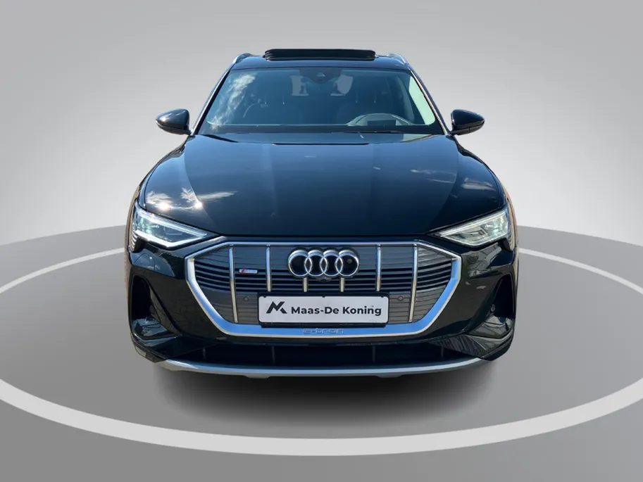 Audi e-tron Sportback 55 quattro S Line 95 kWh 300kW/408PK · Panoramadak · Trekhaak · Camera · Leder · Stoelverwarming · Drive select ·  Garantie t/m 18-10-2027 of 100000km.