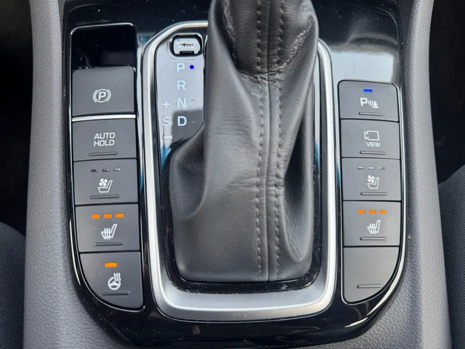 Hyundai IONIQ 1.6 GDi Premium +