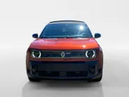 Renault 4 comfort range iconic canvas dak 52 kWh elektrisch vouwdak , nu met 1800,- voorraad korting .  Apple Carplay/Android Auto , Pack Advanced Driving Assist , Harman/kardon premium audio , lichtmetalen velgen 18' , voorstoelen verwarmd , warmtepomp , navigatie