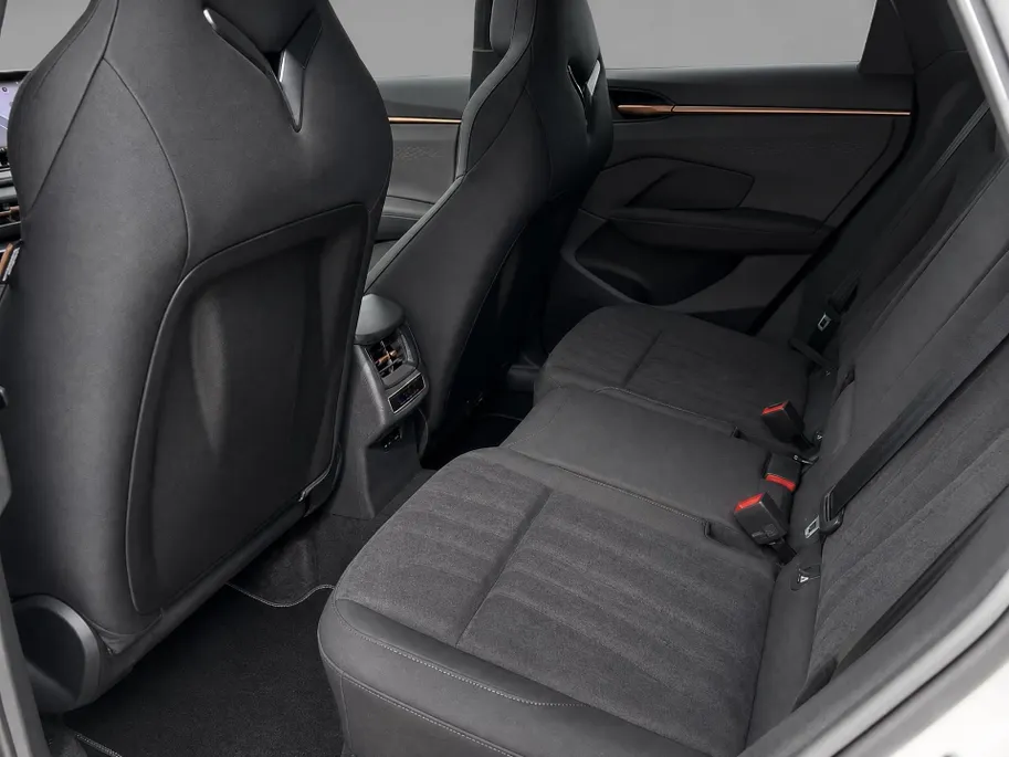CUPRA Terramar 1.5TSI 204PK DSG e-Hybrid · Panoramadak · Trekhaak · Leder/Alcantara kuipstoelen · SENNHEISER Audio ·   Garantie t/m 05-10-2030 of 100000km.