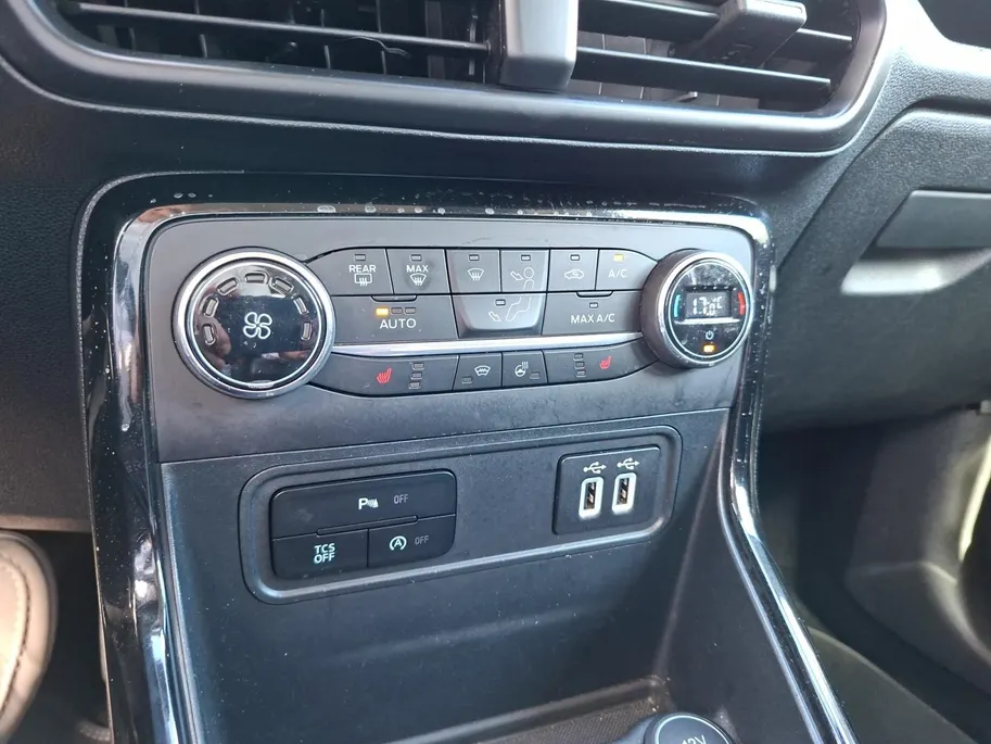 Ford EcoSport 1.0 EcoBoost Titanium | Dealer onderhouden | Stoel- stuur en voorruitverwarming | Navigatie | 17inch lichtmetalen velgen