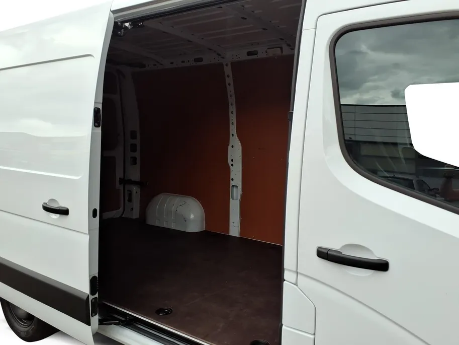Renault Master T33 2.3 dCi 135 L2H2 Work Edition Airco | Navigatie | PDC-Camera | Blindspot | 1 jaar Garantie.