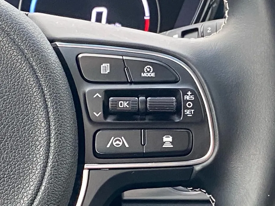 Kia e-Niro DynamicLine 64 kWh | Climate control | Navigatie | 17 inch LM-velgen | Keyless | AppleCarPlay-Android Auto | Parkeercamera | SOH 99.3% |