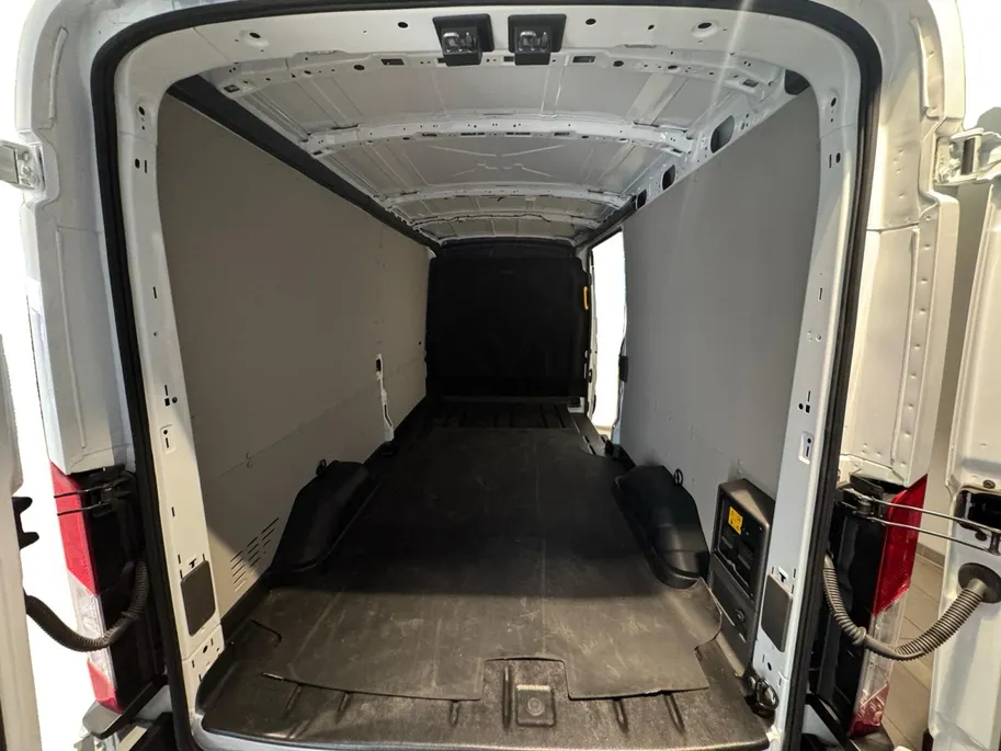 Ford E-Transit 350 L3H2 Trend 68 kWh 184 pk | Pro-Power | Navigatie | Zijwandbekleding | Direct leverbaar