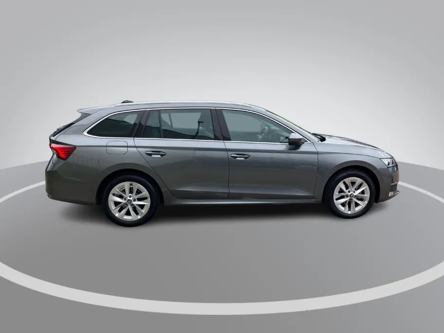 Škoda Octavia Combi 1.5TSI/150PK MHEV FL Design DSG · Panoramadak · Camera + Parkeersensoren · Apple/Android Car Play · Stoelverwarming · Garantie t/m 21-05-2029 of 60000km.