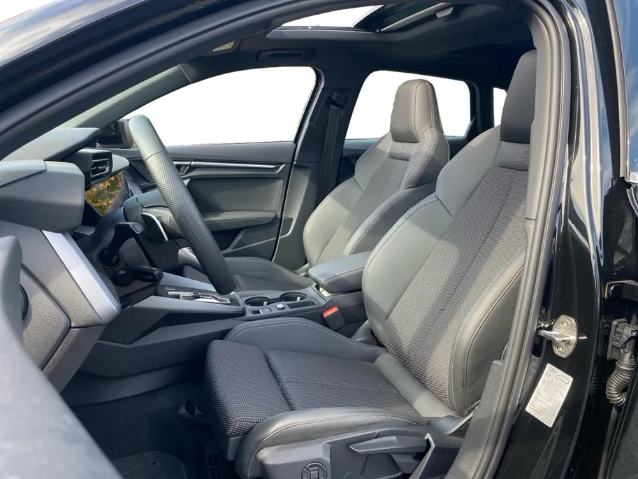 Audi A3 Sportback 35 TFSi m-Hybrid S-Tronic aut. S Edition | 3X S Line | Panodak | SONOS Sound | Camera | Stoelverwarming | Wireless Carplay | Adaptief Cruise Control | Etc.