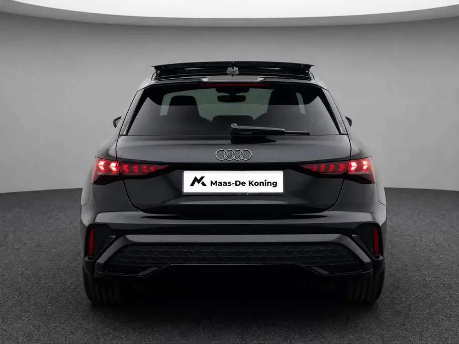 Audi A3 Sportback 45 TFSI e S edition Competition Panoramadak · SONOS Sound System · 19'' lichtmetalen velgen · Sportstoelen alcantara · MEGA Sale