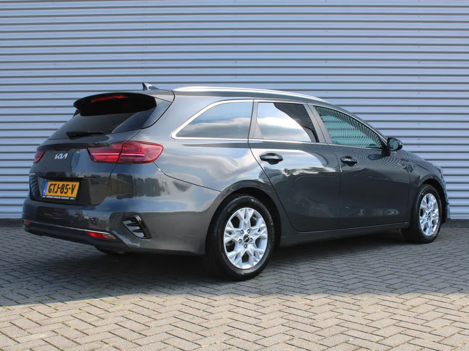Kia Ceed Sportswagon 1.5 T-GDi DynamicPlusLine | Stoel- & stuurverwarming | Camera | Clima | Cruise adapt. | LED | Navi | Elek. achterklep | 16' LM |