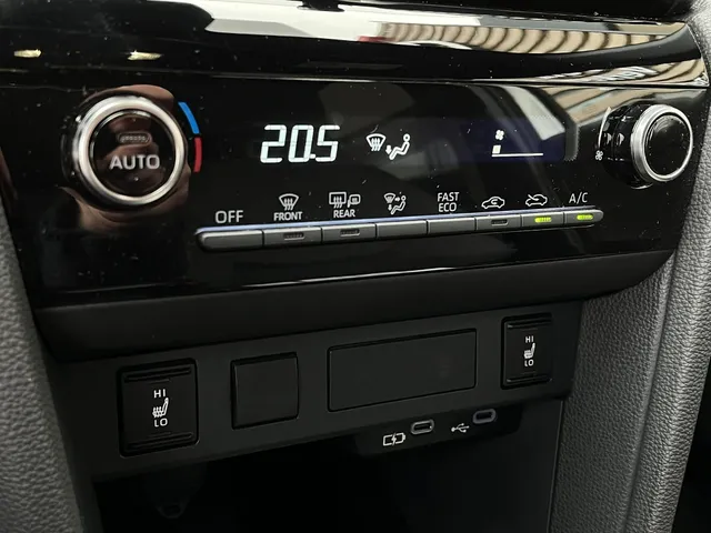 Toyota Yaris Cross 1.5 Hybrid 130 Dynamic | Stuur en Stoelverwarming | All Seasons
