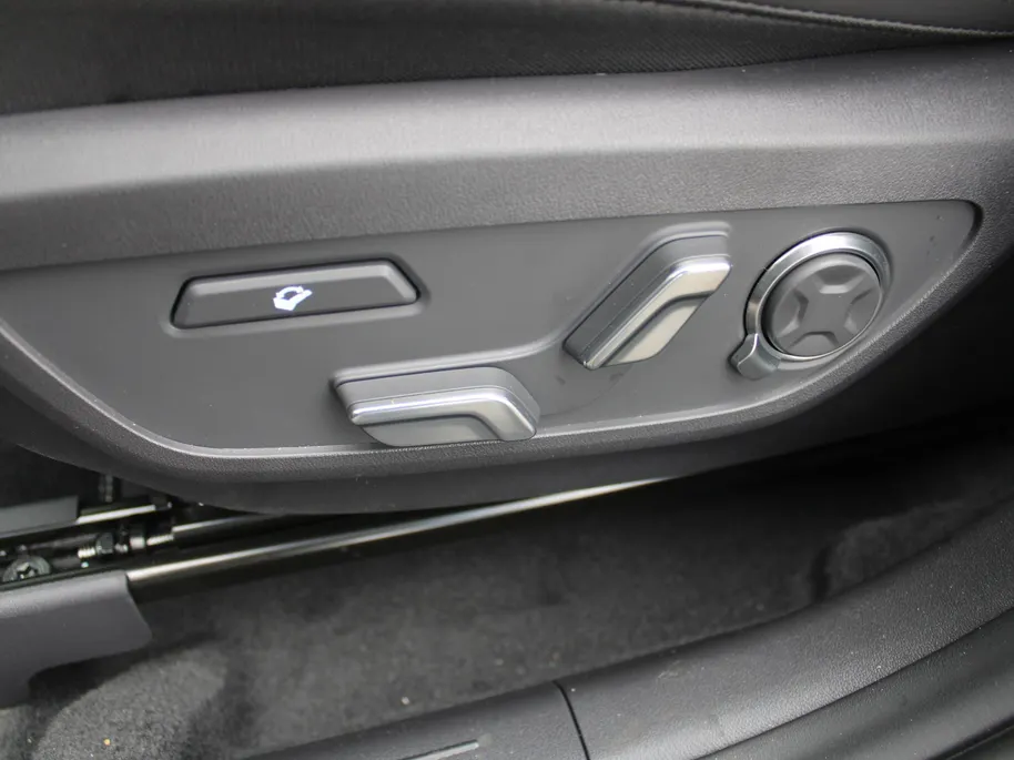 Kia EV5 GT-PlusLine 81.4 kWh | Schuifdak | Stuur-/stoelverwarming + ventilatie | Warmtepomp | 360 Camera | Elek. stoelverst. | Leer | HUD | LED | 19" LM |