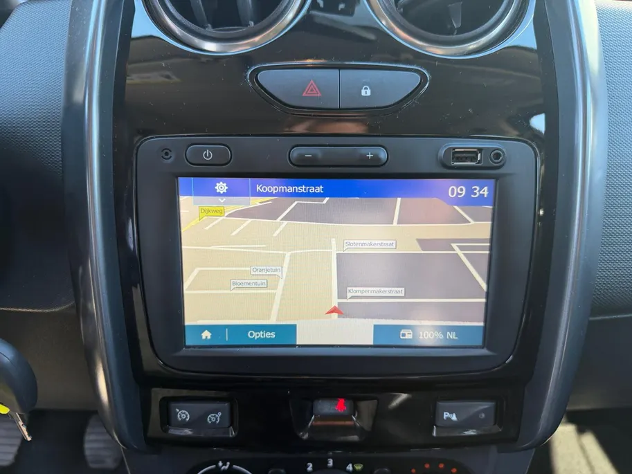 Dacia Duster 1.2 TCe Black Shadow | Trekhaak | Navigatie | Bluetooth | Cruise Control | Camera | Parkeersensoren | Onderhoudshistorie | 12 Maanden BOVAG Garantie