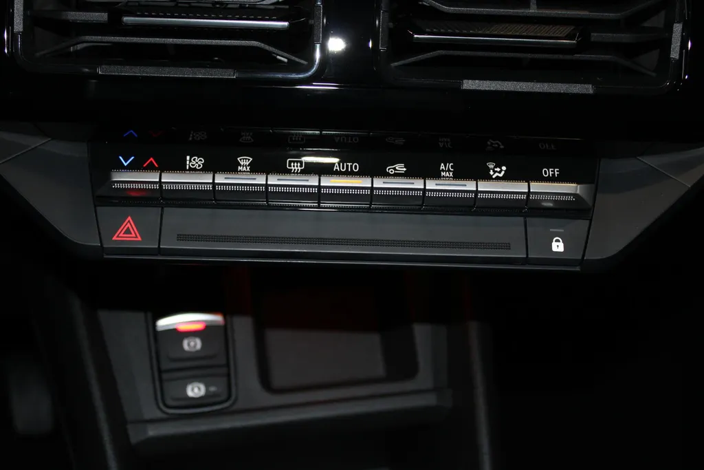 Nissan Micra EVOLVE 52 kWh | Google assist | LMwielen | Achteruitrijcamera | parkeersensoren voor en achter | 4 rijmodus | 417km WLTP | Climatecontrole | cruisecontrole | keyless entry|