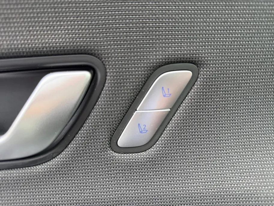 Hyundai Kona 1.6 GDI HEV Premium Sky 137PK | Navigatie | Apple Carplay & Android Auto | Schuif-kanteldak | Stoelverwarming & koeling | Lederen bekleding | Bose speakers | Geheugenfunctie stoelen |