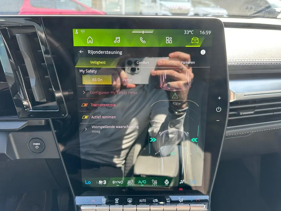 Renault Scénic E-Tech EV87 long range iconic | Dode Hoek Detectie | Harman Kardon | Stoel & Stuurverwarming | Automatische Kofferbak | Apple Carplay & Android Auto | Dodehoek Detectie | 12 Maanden BOVAG Garantie