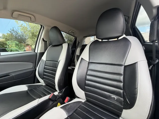 Toyota Yaris 1.5 Hybrid Trend Bi-Tone | Leer | Navigatie | LM Velgen