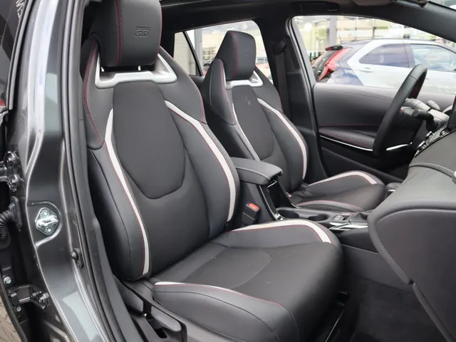 Toyota Corolla Touring Sports Hybrid 140 GR Sport | Schuif/Kantel Dak | Headup Display | Apple/Android Auto |