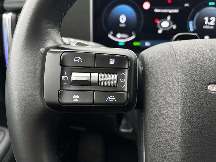 Hyundai Santa Fe 1.6 T-GDI PHEV Premium Plus 4WD 7p | Uniek Two Tone wrap Z-Signing | LED koplampen | Bose Audio | All Season banden | Lederen bekleding | NU Rijklaarprijs! Incl.12 Maanden, APK, Onderhoudsbeurt etc! Premiumpakket gratis!
