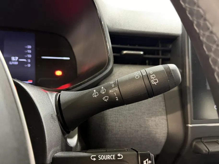 Renault Clio 90PK TCe GPF Evolution | DEMO | Navi | Camera | Apple CarPlay/Android Auto | Parkeersensoren | Airco | Licht & Regen Sensor | Cruise Control | Full LED | Digital Cockpit |