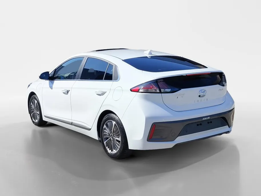 Hyundai IONIQ 1.6 GDi PHEV Premium | schuif/kanteldak | Zeer zuinig | Vol opties | NU Rijklaarprijs! Incl.12 Maanden, APK, Onderhoudsbeurt etc! Premiumpakket gratis!