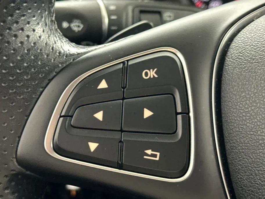 Mercedes-Benz GLA 200 Premium Automaat | Navigatie | Elektrische Achterklep | Lederen Bekleding