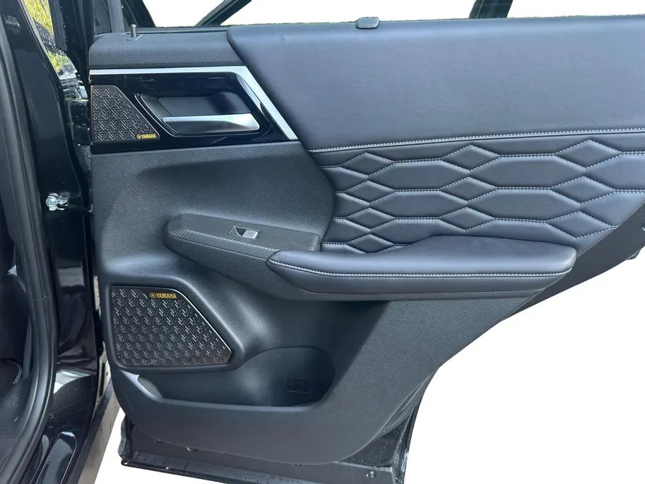 Mitsubishi Outlander 2.4 PHEV Instyle Leer | Electrische stoelverstelling met geheugen | Trekhaak afneembaar | Head-up display | Open dak panorama | 230Volt aansluiting in kofferruimte