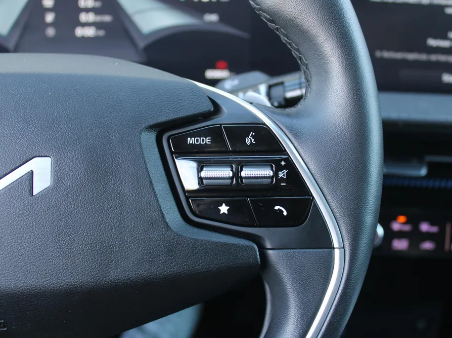 Kia EV6 Plus 77.4 kWh | Stuur-/stoelverwarming + ventilatie | Elektr. stoelverstelling + achterklep | Leer | Warmtepomp | 19' LM | Camera | LED |
