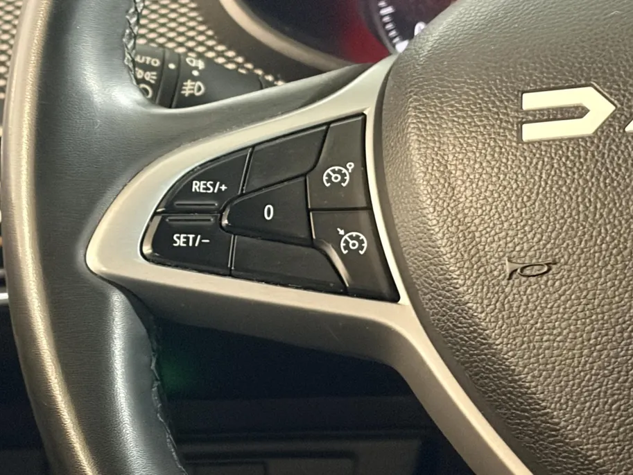 Dacia Sandero Stepway 100PK TCe 100 ECO-G Expression | 1e eigenaar | Trekhaak | Camera | Parkeersensoren | Apple CarPlay/Android Auto | Cruise Control | Licht & Regen Sensor |