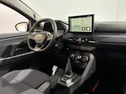 Dacia Jogger 155PK Hybrid Expression 7p. Automaat | DEMO | 7 Zitplaatsen | Camera | Parkeersensoren | Apple CarPlay/Android Auto | Cruise Control | Climate Control | Digital Cockpit | Armsteun | Licht & Regen Sensor |