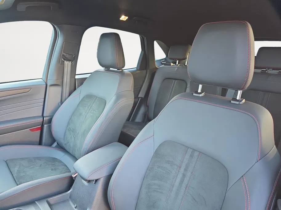 Ford Kuga 2.5 PHEV ST-Line X ACTIEPRIJS! | Elektr. Trekhaak (2100kg trekgewicht!) | Driver Assistance Pack | Winter Pack | Matrix ledkoplampen | Elektr. Achterklep | Memory Seats | Fabrieksgarantie! |