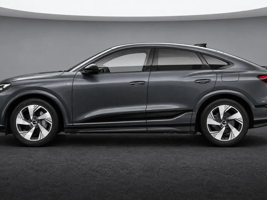 Audi Q6 e-tron Sportback S edition 83 kWh 252 PK · Glazen panoramadak · Trekhaak elek. wegklapbaar · Optiekpakket zwart