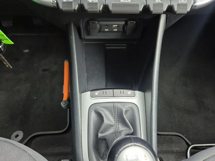 Kia Rio 1.2 CVVT ExecutiveLine | Airco | Navi | Camera | Schuifdak | LM Velgen | Stoelverwarming | Stuurverwarming | Trekhaak |