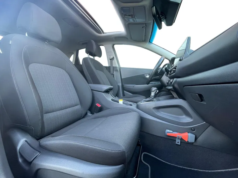 Hyundai Kona 1.6 GDI HEV Fashion Sky | Navigatie| Lichtmetalen velgen| Parkeersensoren| Schuif- kanteldak| Climate Controle| Adaptieve Cruise Controle| Dode hoeksensor|