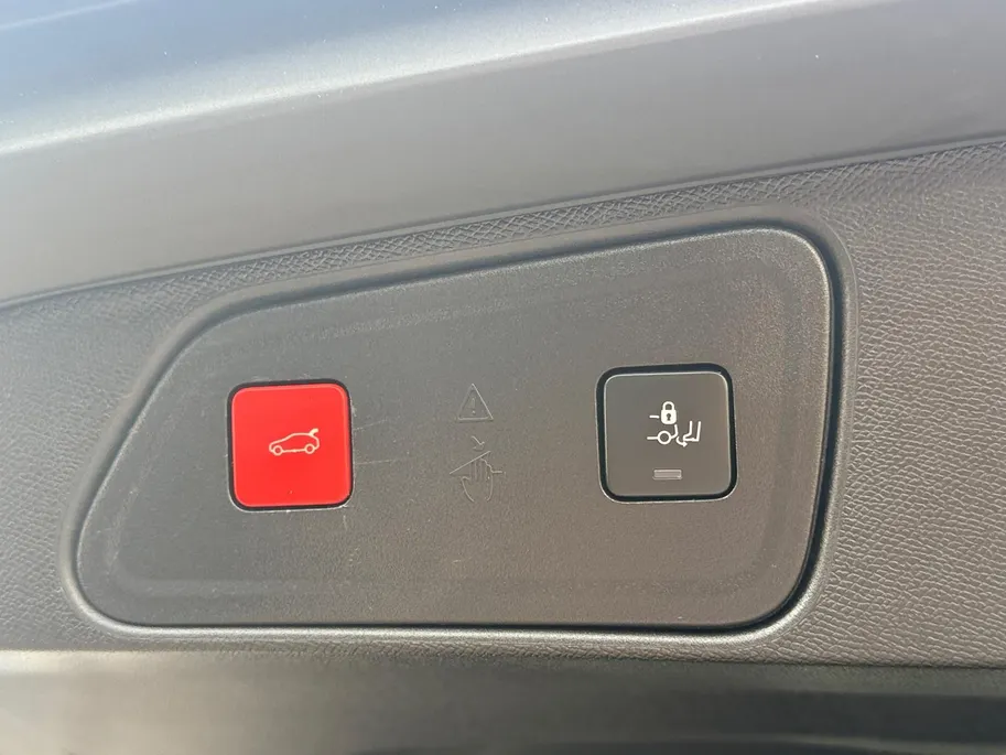 Peugeot 3008 1.6 HYbrid 225 GT | Adapt. Cruise Control | Elektr. verstelbare bestuurdersstoel | Achteruitrijcamera | Dodehoek Detectie | Elektr. achterklep |