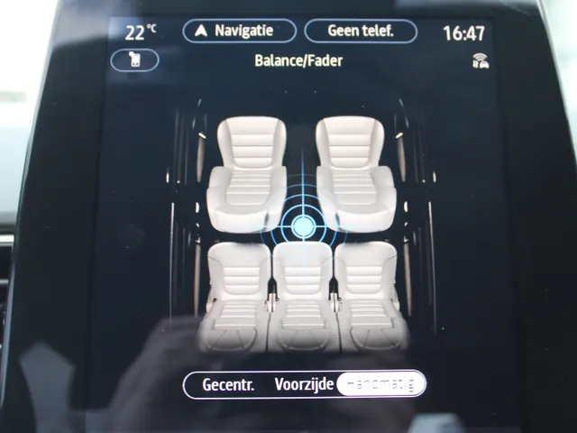 Renault Arkana 1.6 E-Tech Hybrid 145 PK Intens | Elektrisch bedienbare trekhaak | Camera achter | Bose geluid | Groot scherm | Reservewiel | Dode hoek sensoren | Adaptieve cruise controle |