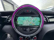 MINI 3-Deurs 1.5 Cooper | Automaat | John Cooper Works | Navigatie | Parkeersensoren | Stoelverwarming | Cruise & Climate Control | Dealer Onderhouden | 12 Maanden BOVAG Garantie