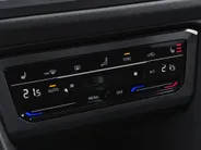 Volkswagen Tiguan 1.5TSI/150PK Life Business · Navigatie · Stoelverwarming · Apple/Android Car Play · Camera + Parkeersensoren · Garantie t/m 15-02-2027 of 100000km.