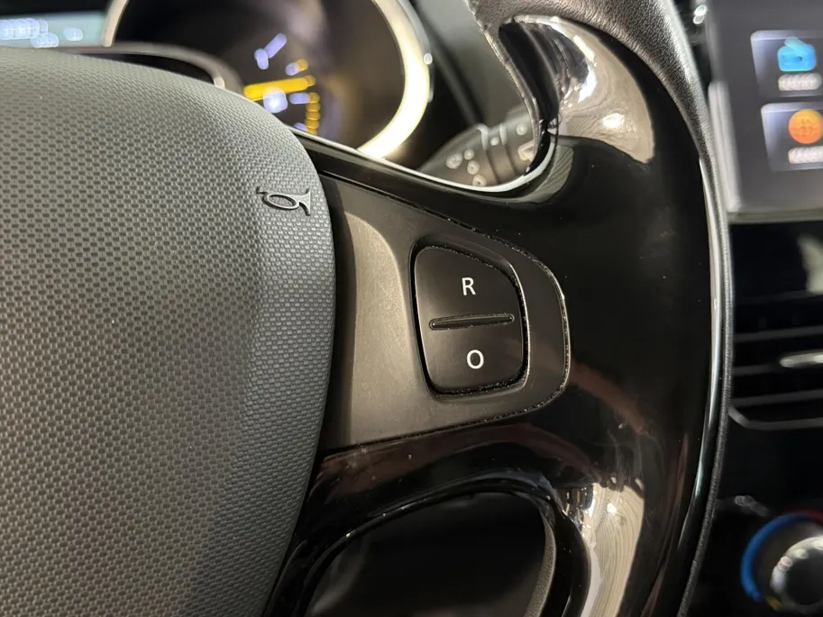 Renault Clio Estate 90PK TCe Expression | Navi | Armsteun | Bleutooth | Cruise Control | Lichtmetalen Velgen | Airco | USB | Leder Stuurwiel |