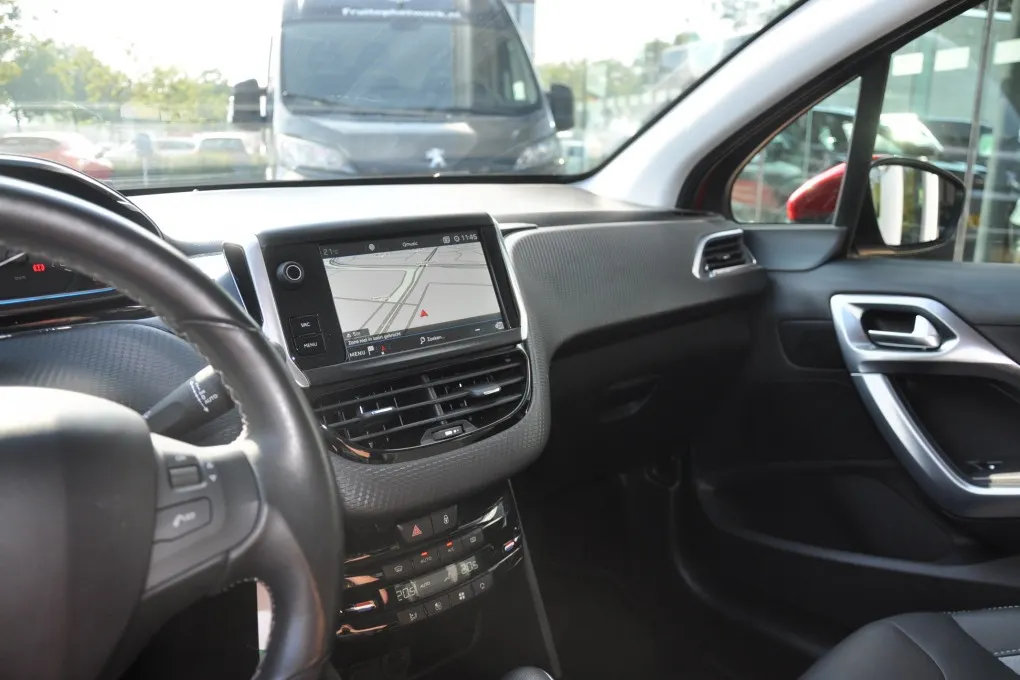 Peugeot 2008 1.2 PureTech GT-Line Navi Apple Android