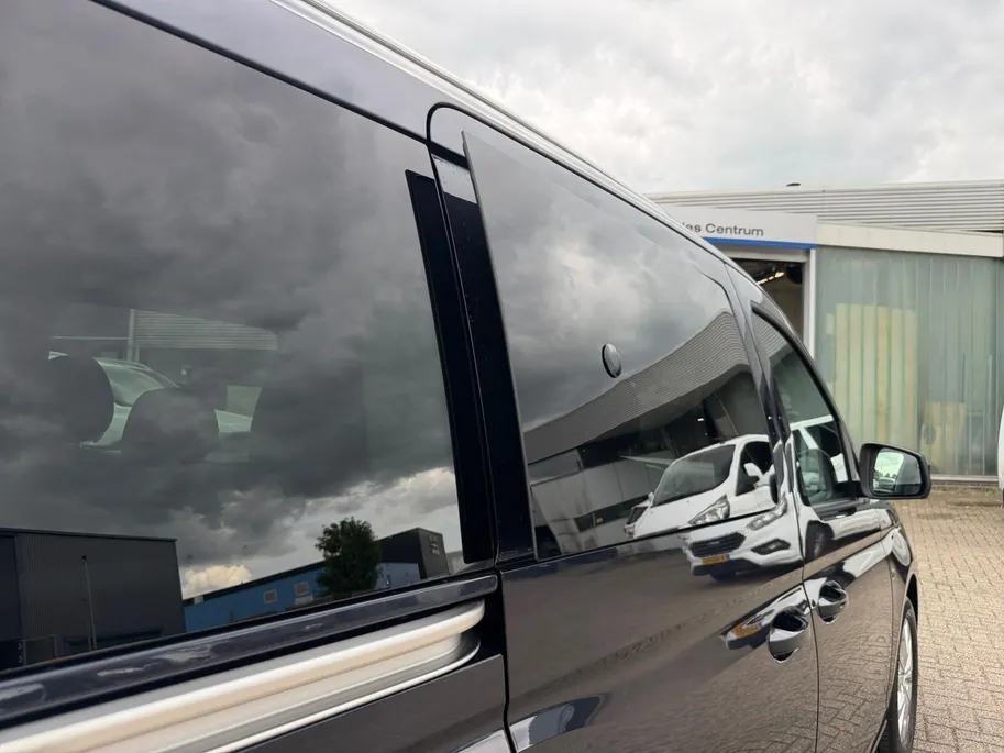 Ford Transit Connect Ford Tourneo Connect PHEV L2 Titanium 7p. | Uit Voorraad Leverbaar | Geel Kenteken | Automaat | Trekhaak | AGR Gecertificeerde Voorstoelen | Achteruitrijcamera | Winter Pakket | Adaptieve Cruise Control