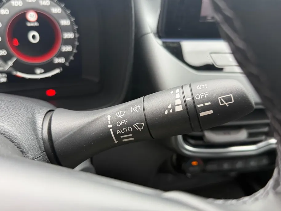 Nissan Juke 1.6 Hybrid N-Connecta Lichtmetalen velgen | Navigatie | Apple Carplay/ Android Auto | Achteruitrijcamera | Climate Control | Parkeersensoren voor & achter |