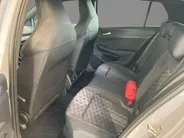 Volkswagen Golf 1.5 eTSI 150pk DSG R-Line · Apple/Android Car Play · Trekhaak ·  Camera + Parkeersensoren · Stoelverwarming · Garantie t/m 24-09-2030 of 100000km.
