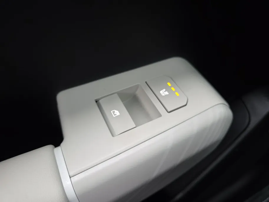 Kia EV4 GT-PlusLine 81.4 kWh Meest luxe uitvoering | 204 PK | Metallic lak | Fabrieksgarantie t/m 6-9-2032 + 3x 1 jaar*| NAP