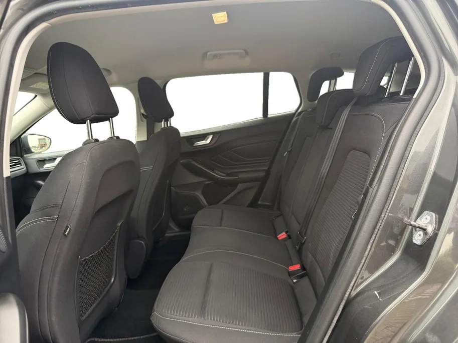 Ford Focus Wagon 1.0 EcoBoost Titanium Business | Trekhaak | HUD | Achteruitrijcamera | Winter Pack | Dodehoek detectie | Elektr. Achterklep | 12 maanden garantie! |