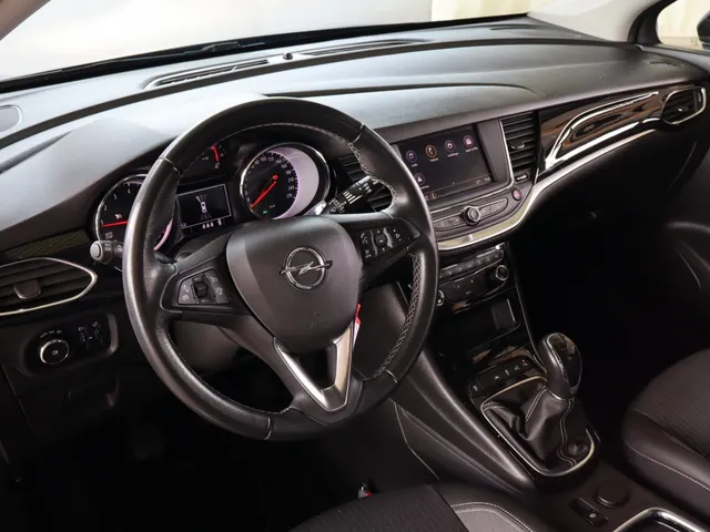 Opel Astra Sports Tourer 1.2 Design & Tech | Camera