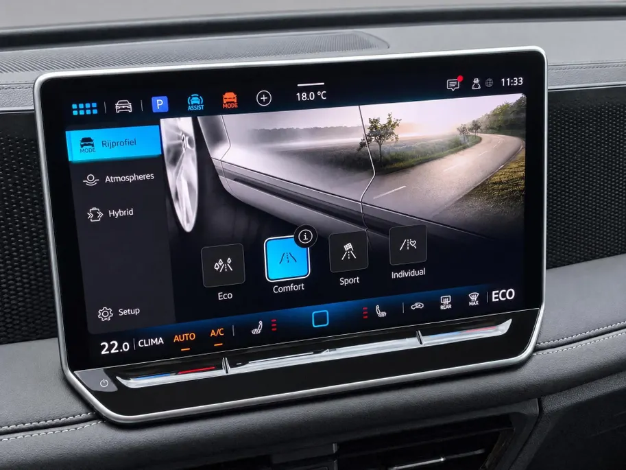 Volkswagen Tiguan 1.5 eHybrid 204pk DSG Life · 360 Camera · Wegklapbare Trekhaak · Dodehoek Detectie · Stoel-& Stuurverwarming · 17'' Inch · Garantie t/m 14-12-2030 of 100.000km