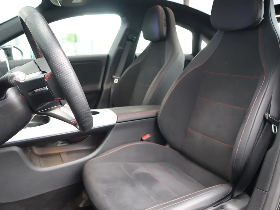 Mercedes-Benz CLA 200 Business Solution AMG