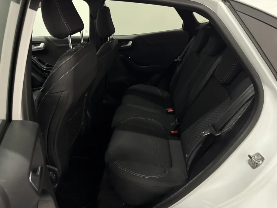 Ford Puma 1.0 EcoBoost 125PK Hybrid Titanium | Voorstoel massage | Trekhaak | Winterpack | Grootlicht assistent | NL Auto |