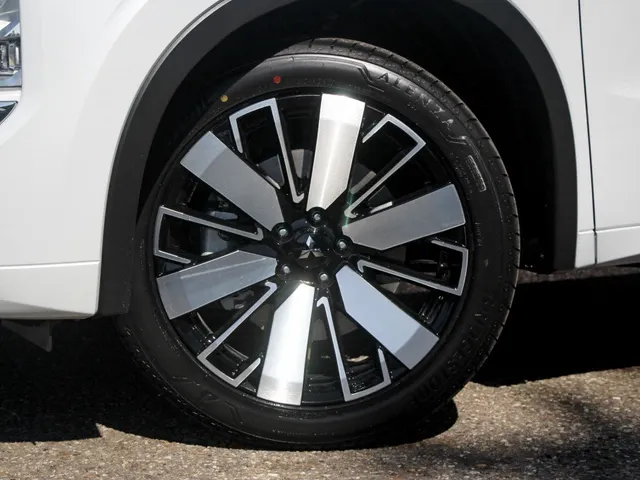 Mitsubishi Outlander 2.4i PHEV Instyle | voorraad korting €8000,-